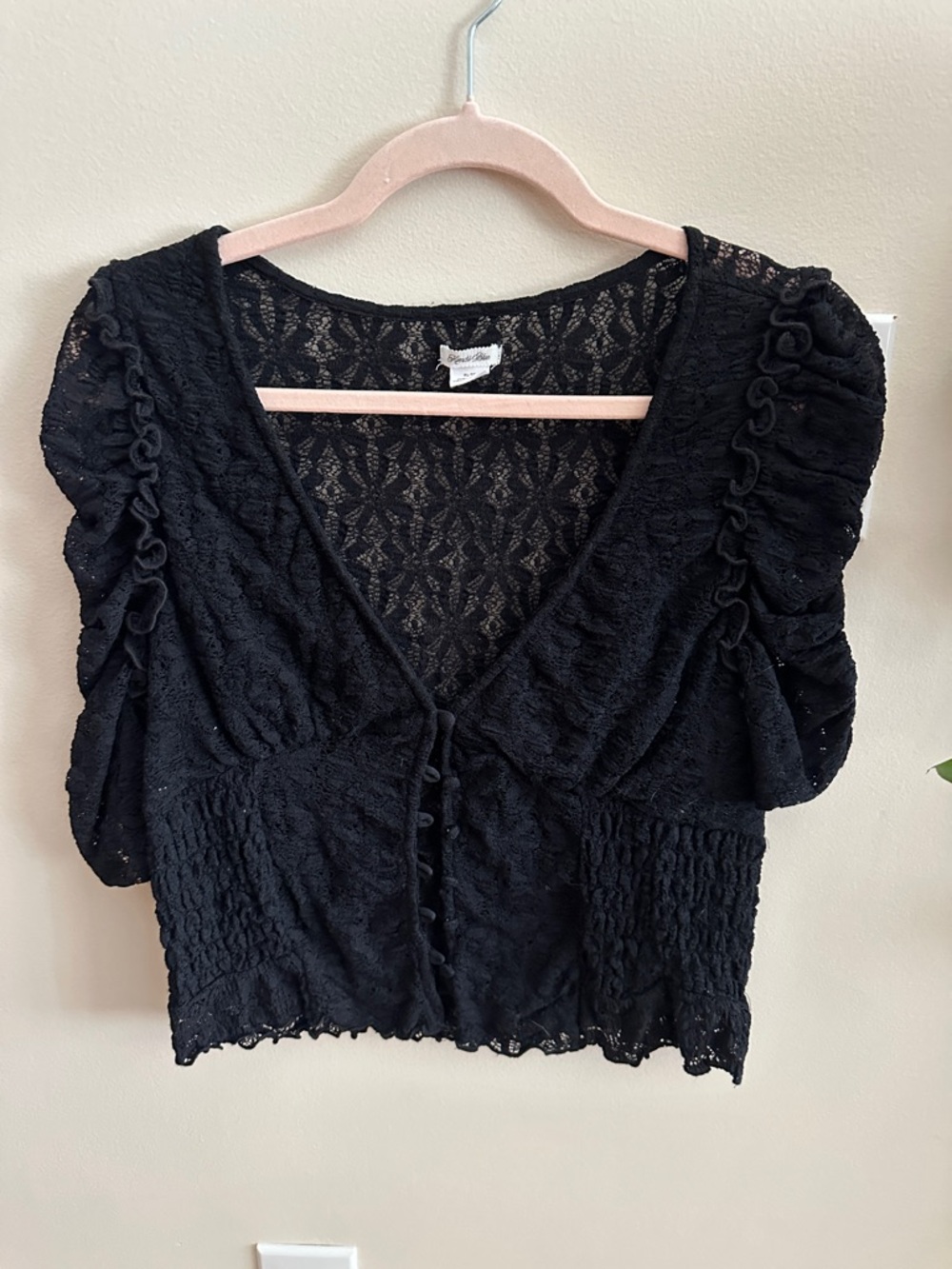 Kimchi Blue Black Lace Puff Sleeve Crop Top